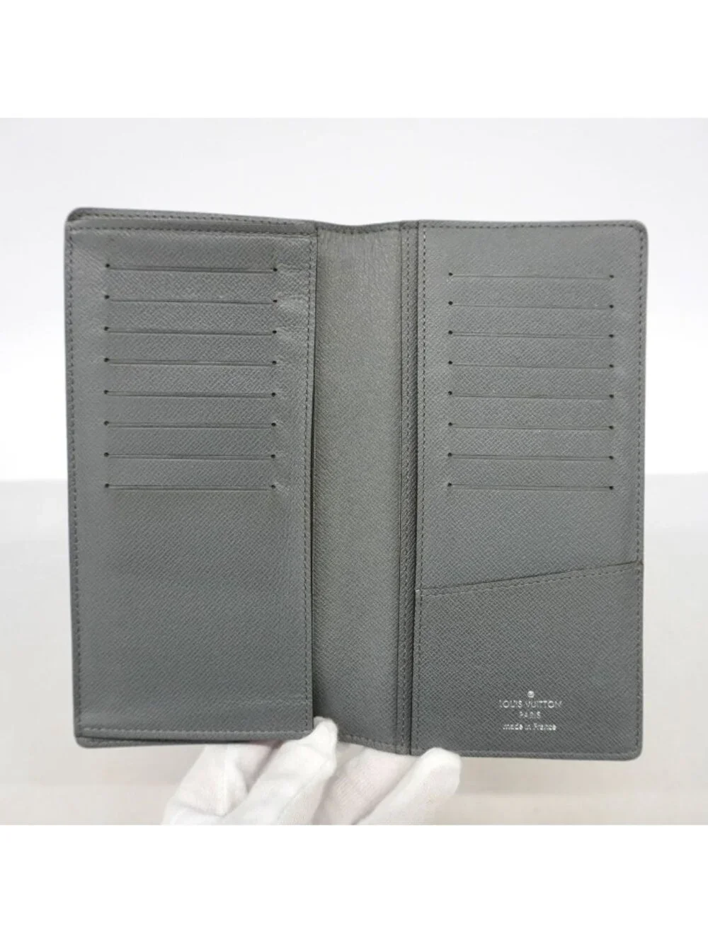 Louis Vuitton Wallet Taiga Portefeuille Long Glacier